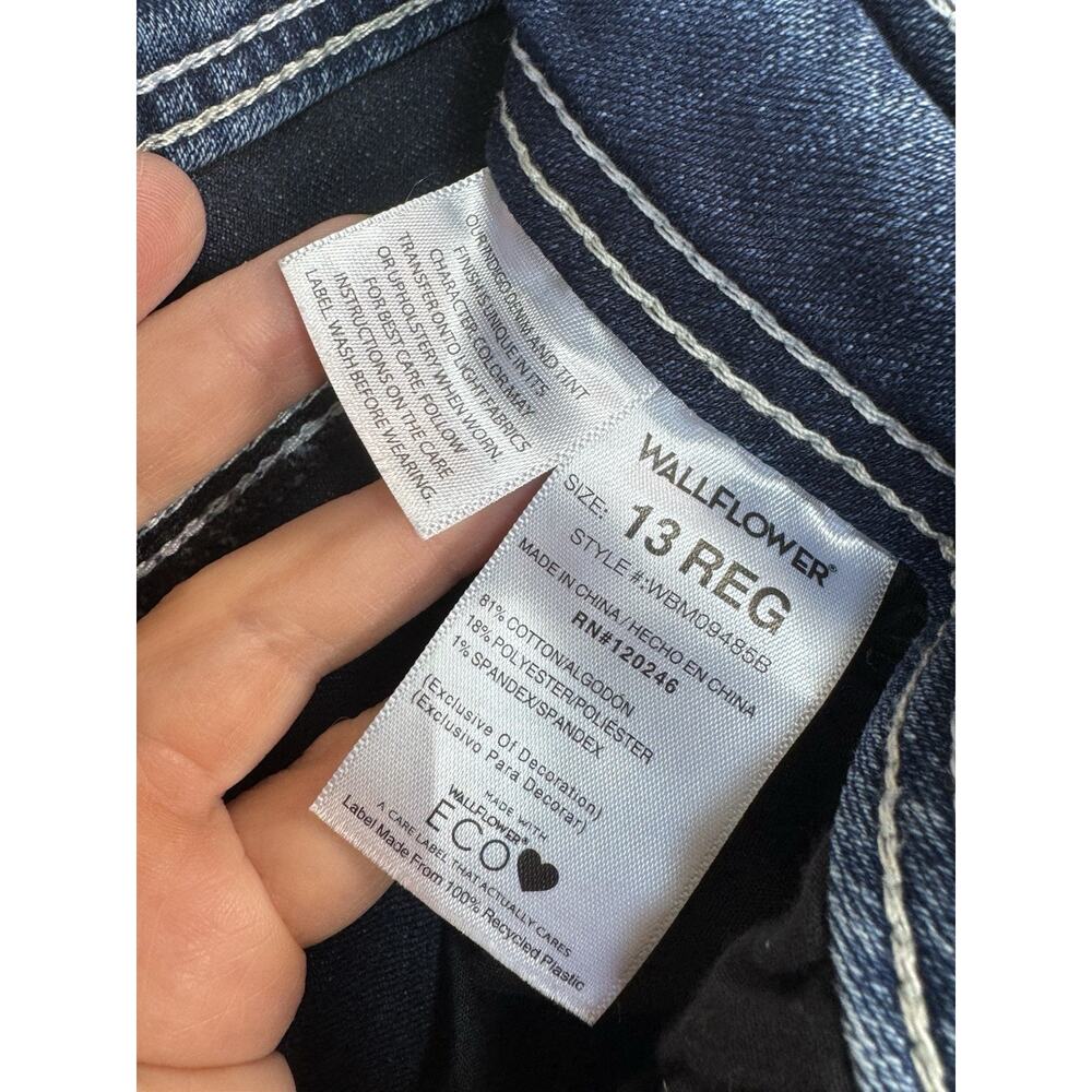 Wallflower Luscious Curvy Jeans Mid Rise Bootcut Blue Denim Size 13 REG Stretchy - Picture 5 of 7